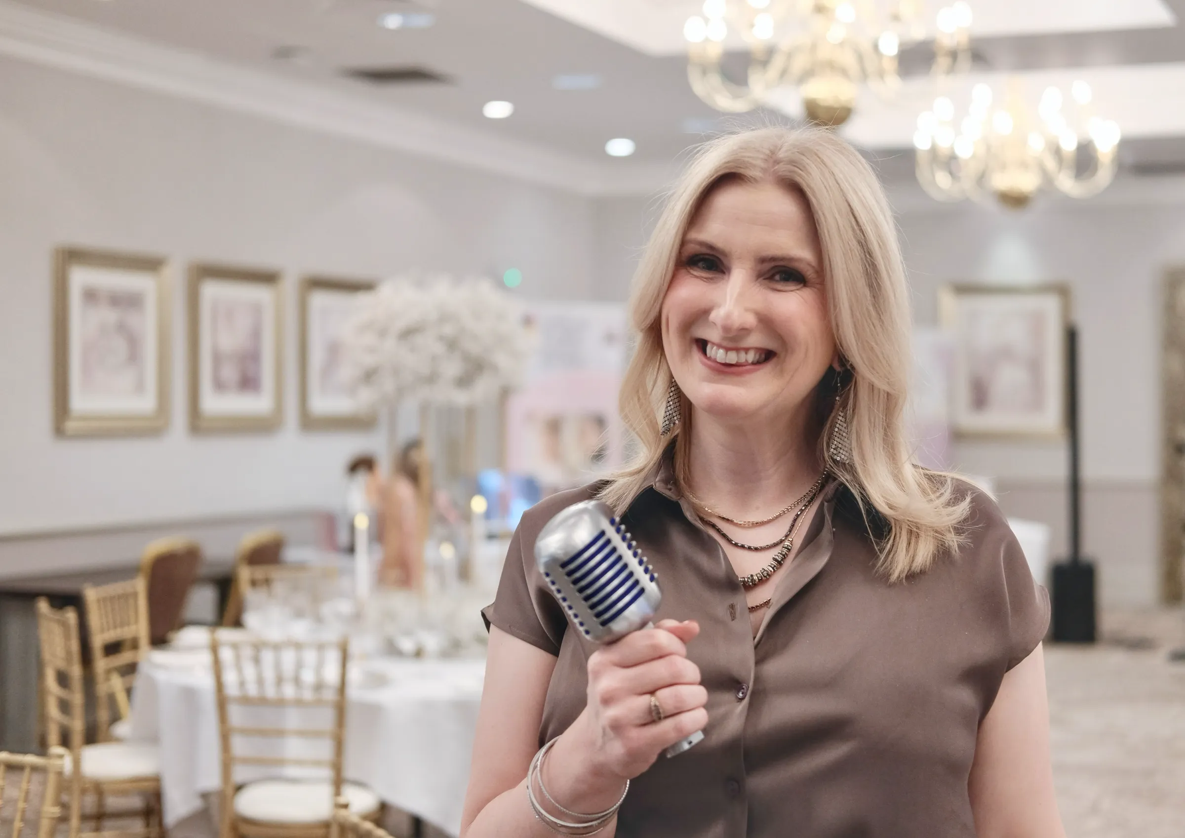 Nicola Mason performing live wedding ceremony and wedding meal music as part of a daytime package in Glasgow